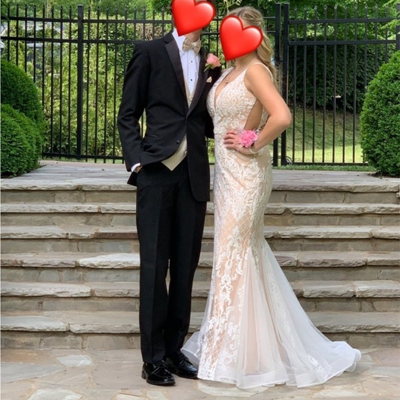 Ellie Wilde prom dress size 6 - Picture 1 of 5